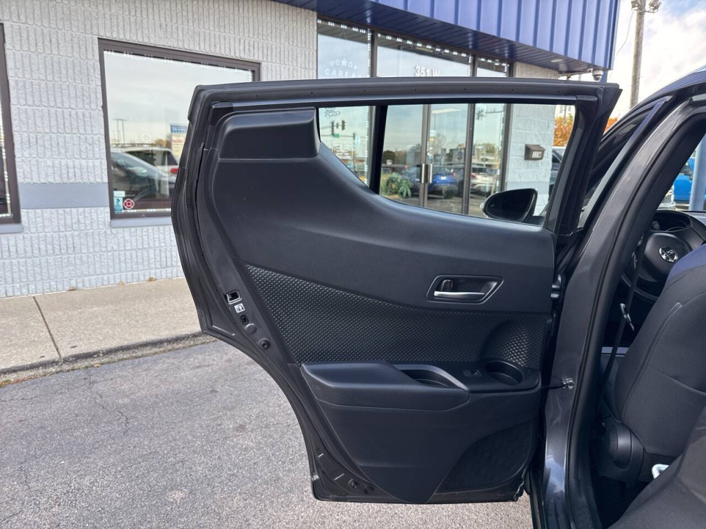 2021 Toyota C-HR Image 16