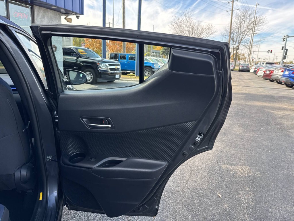 2021 Toyota C-HR Image 17