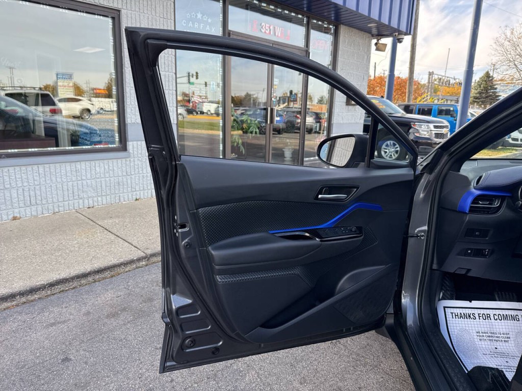 2021 Toyota C-HR Image 18