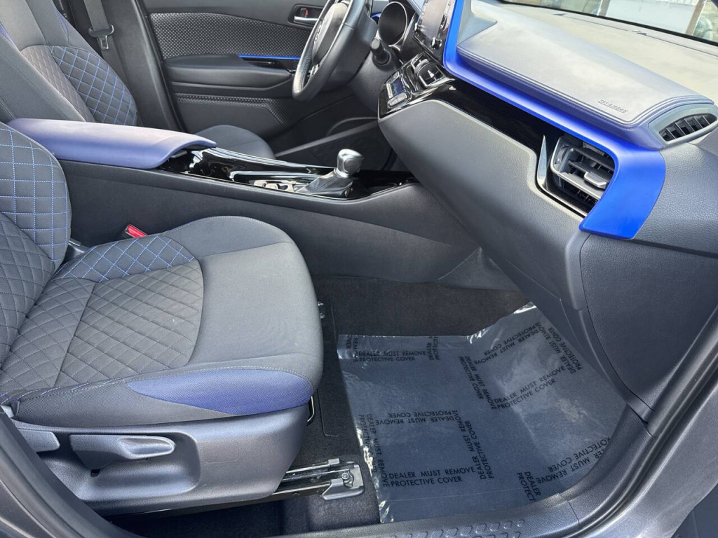 2021 Toyota C-HR Image 37