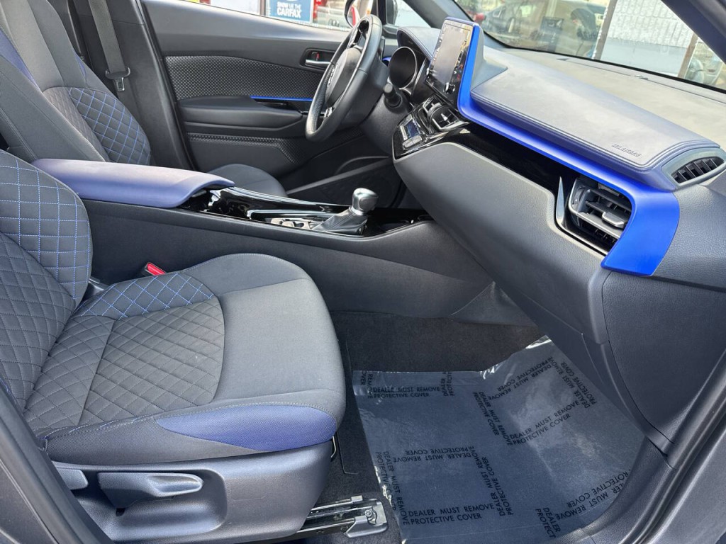 2021 Toyota C-HR Image 38