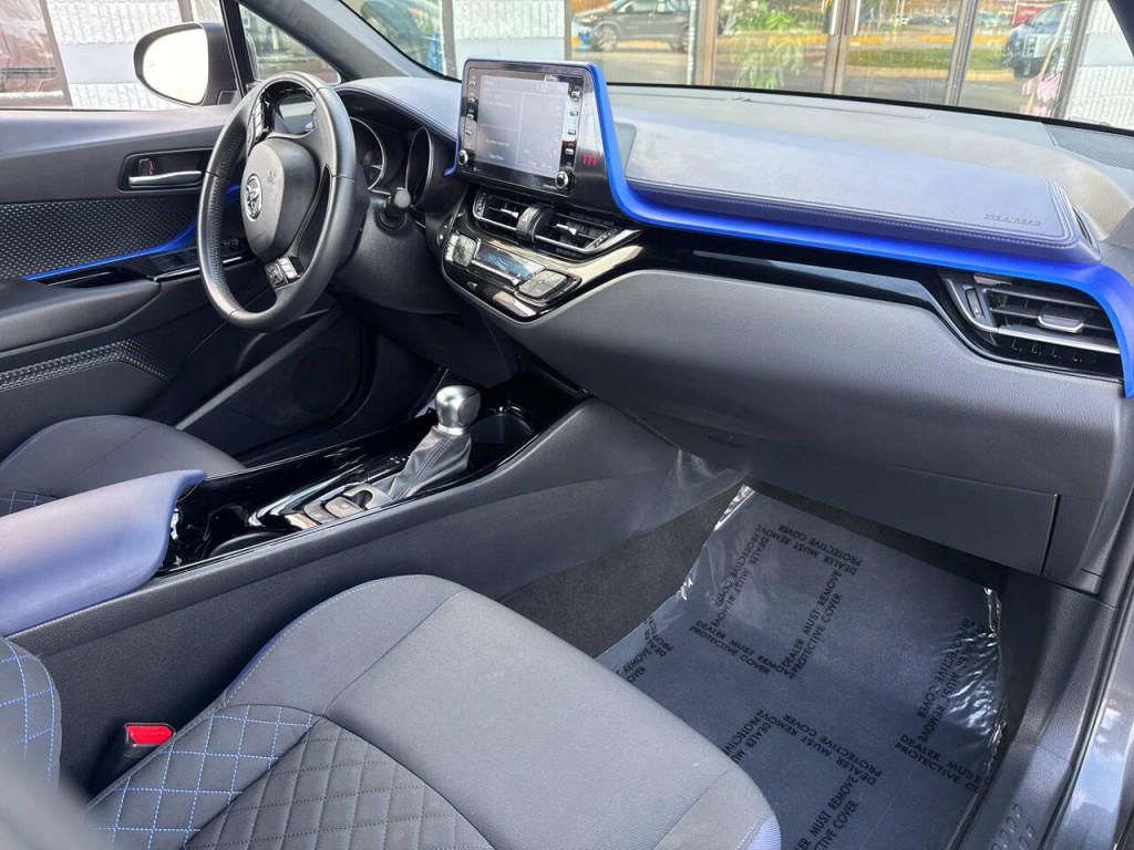 2021 Toyota C-HR Image 39