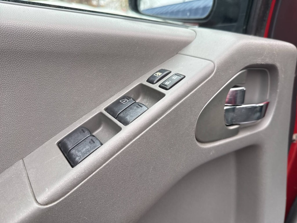 2016 Nissan Frontier Image 17