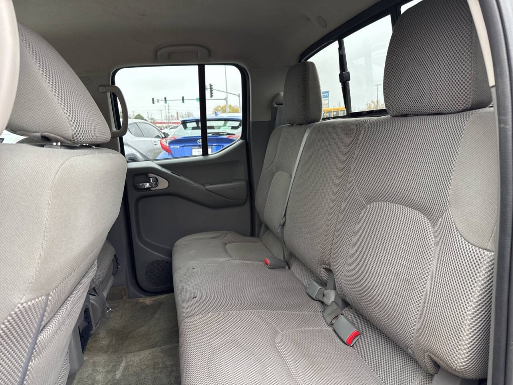 2016 Nissan Frontier Image 37