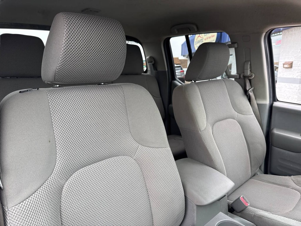 2016 Nissan Frontier Image 44