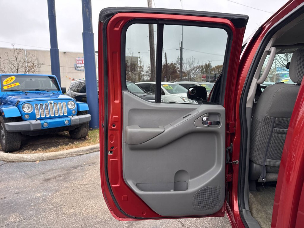 2016 Nissan Frontier Image 16