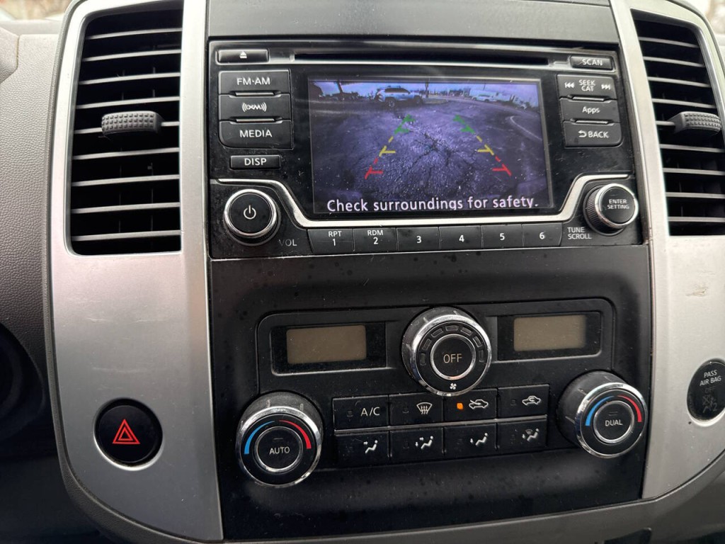 2016 Nissan Frontier Image 25