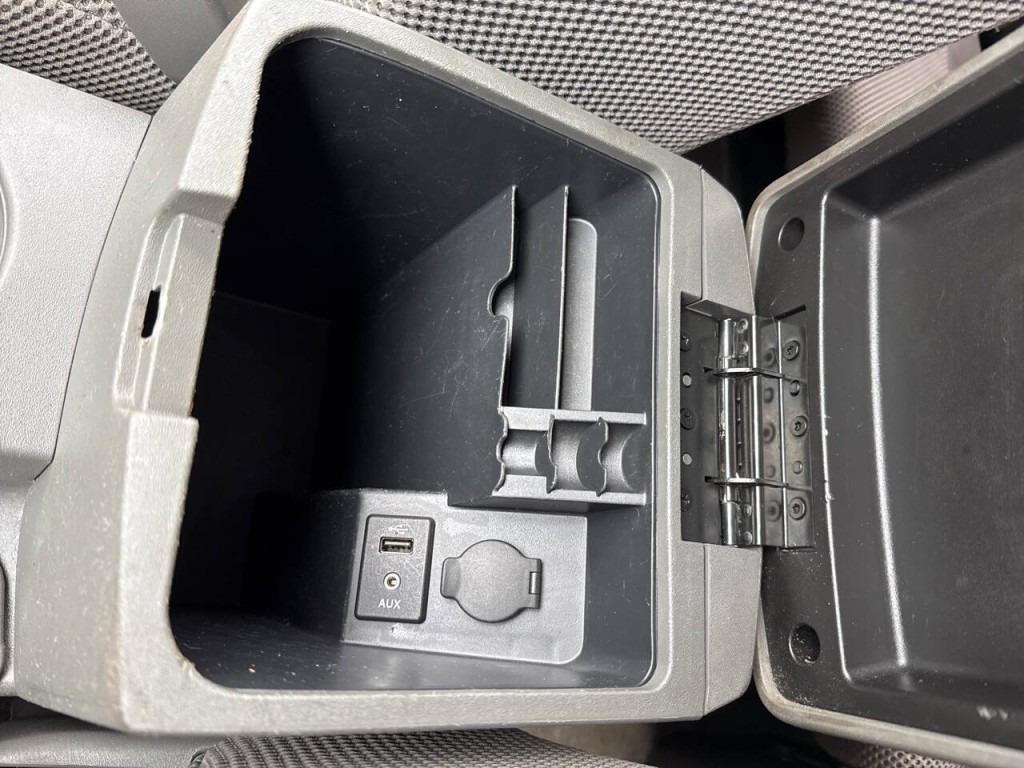 2016 Nissan Frontier Image 28