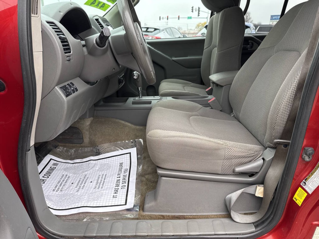 2016 Nissan Frontier Image 33