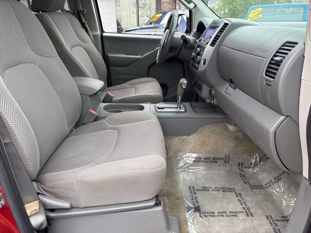 2016 Nissan Frontier Image 35