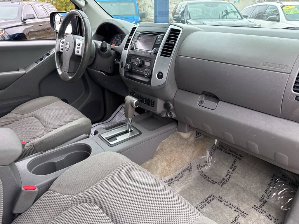 2016 Nissan Frontier Image 37