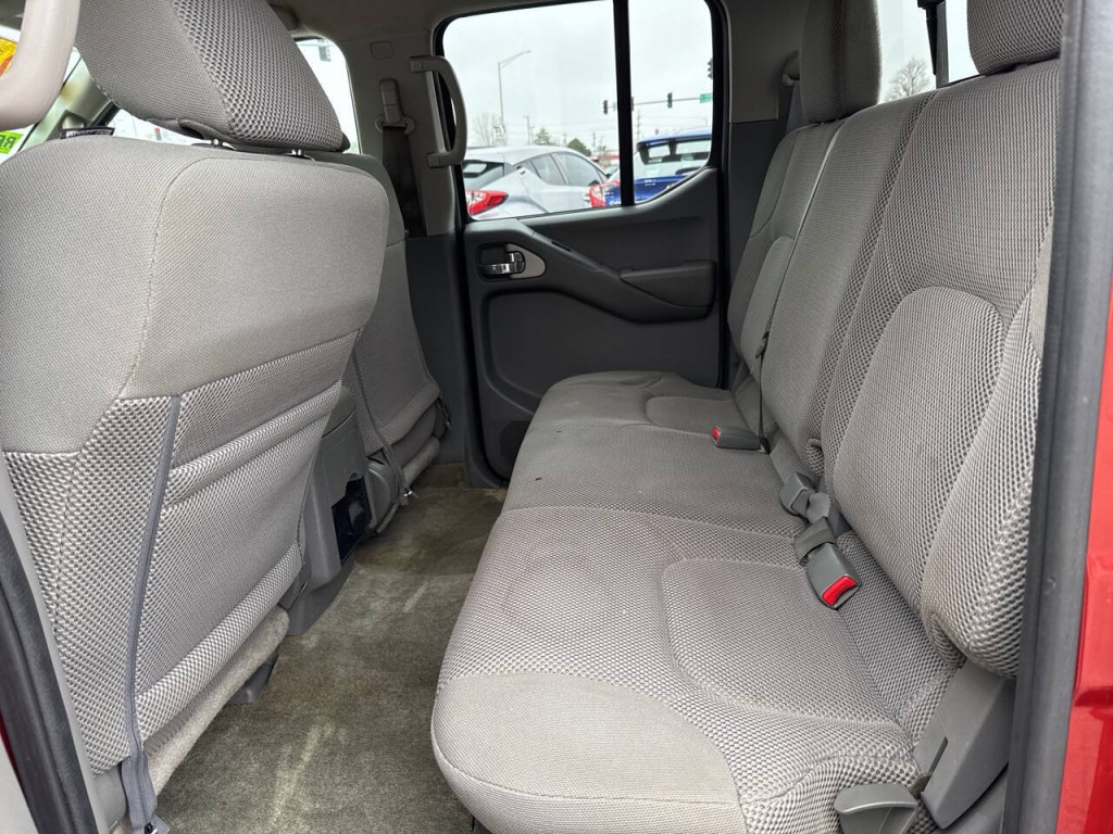 2016 Nissan Frontier Image 40