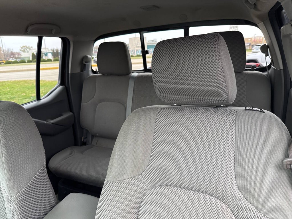 2016 Nissan Frontier Image 44