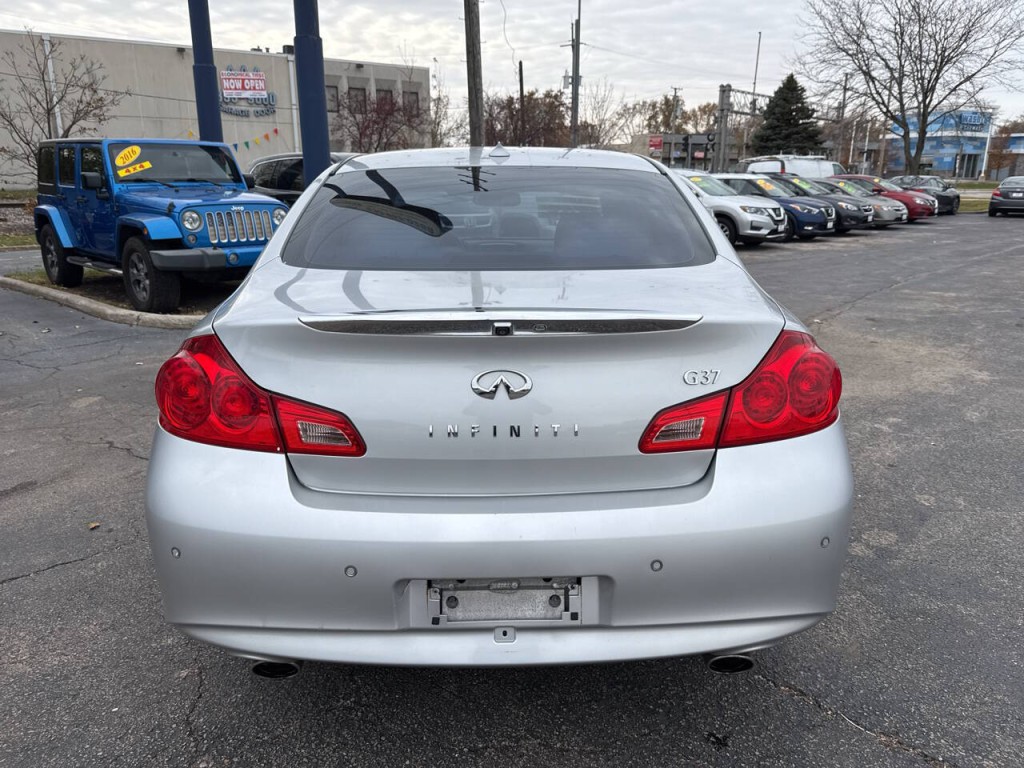 2010 INFINITI G37 Image 4