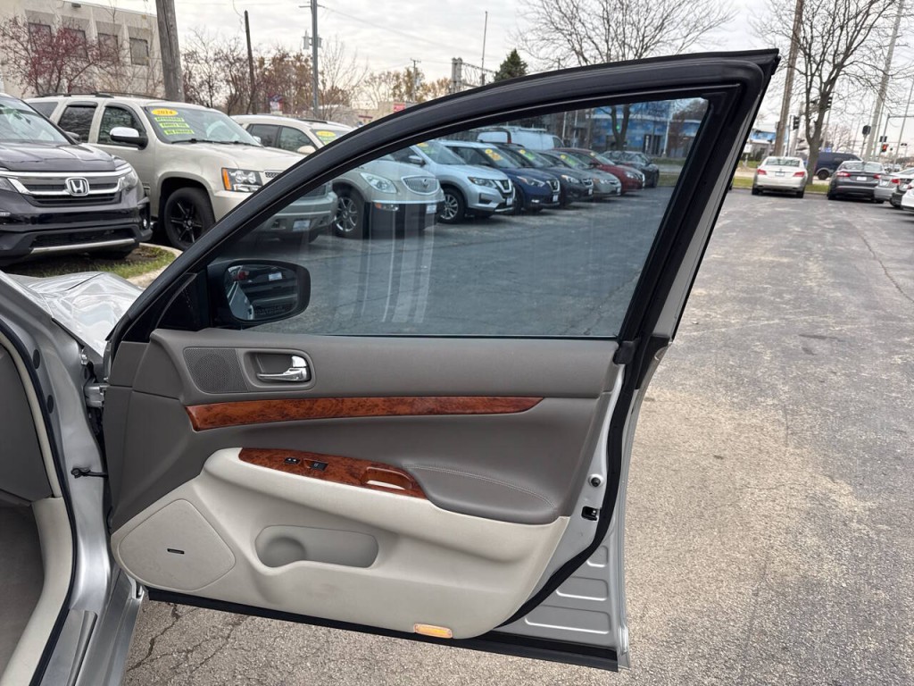 2010 INFINITI G37 Image 11