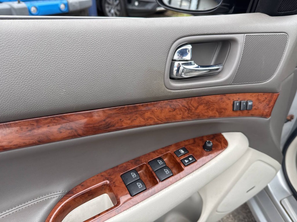 2010 INFINITI G37 Image 15