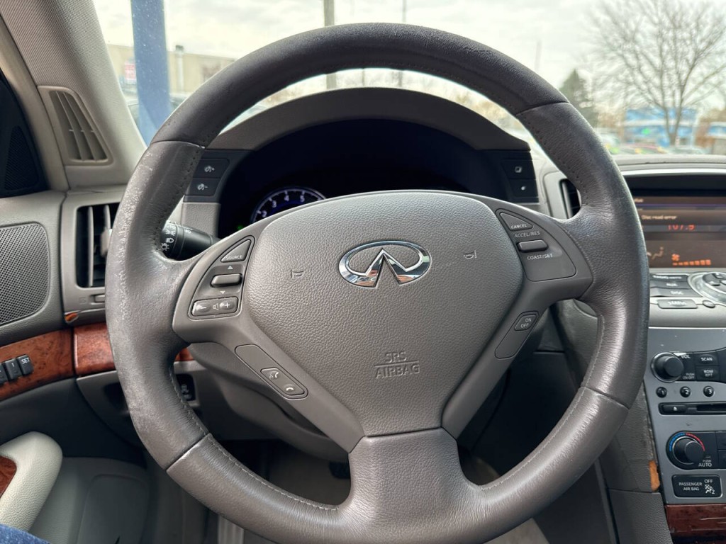 2010 INFINITI G37 Image 18