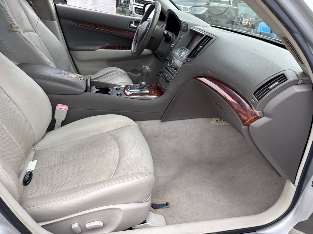 2010 INFINITI G37 Image 29