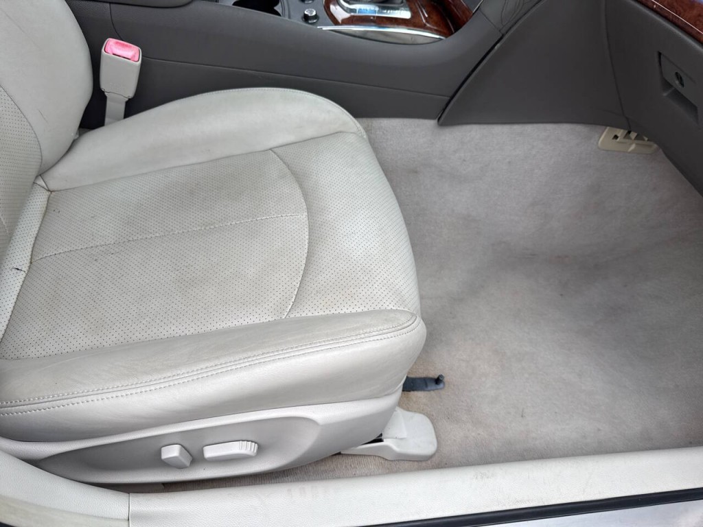 2010 INFINITI G37 Image 30