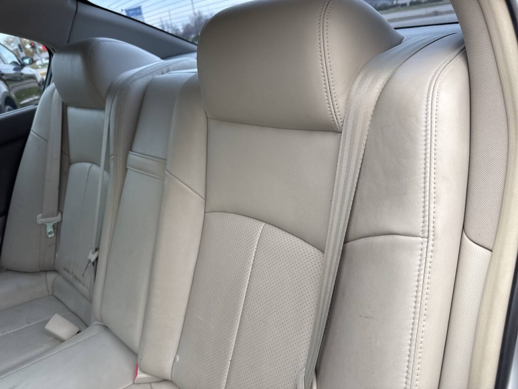2010 INFINITI G37 Image 36