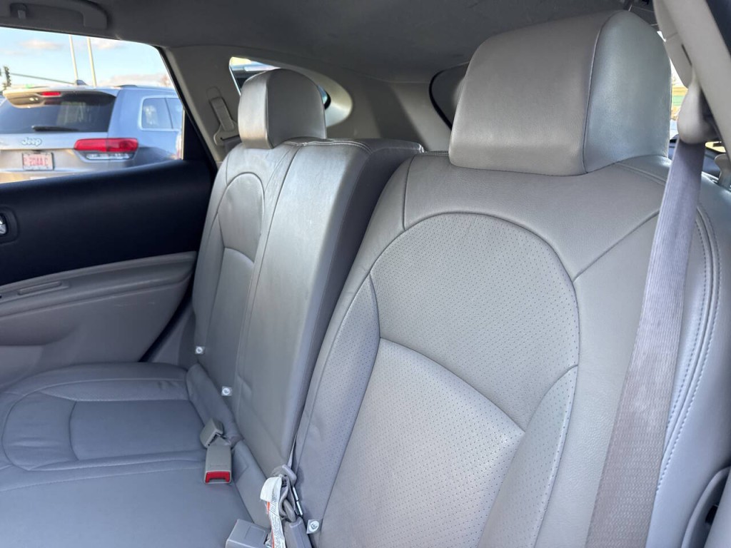 2013 Nissan Rogue Image 40