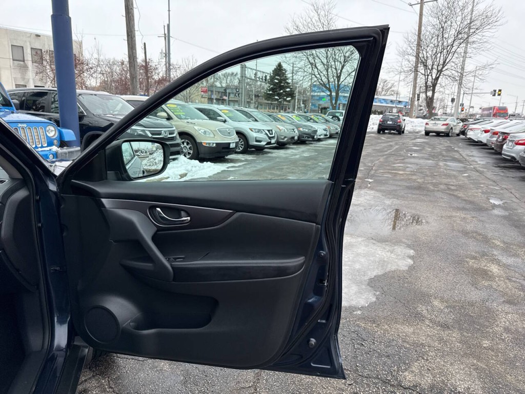 2016 Nissan Rogue Image 12