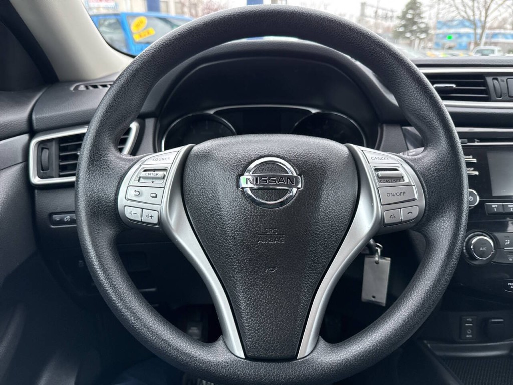 2016 Nissan Rogue Image 18