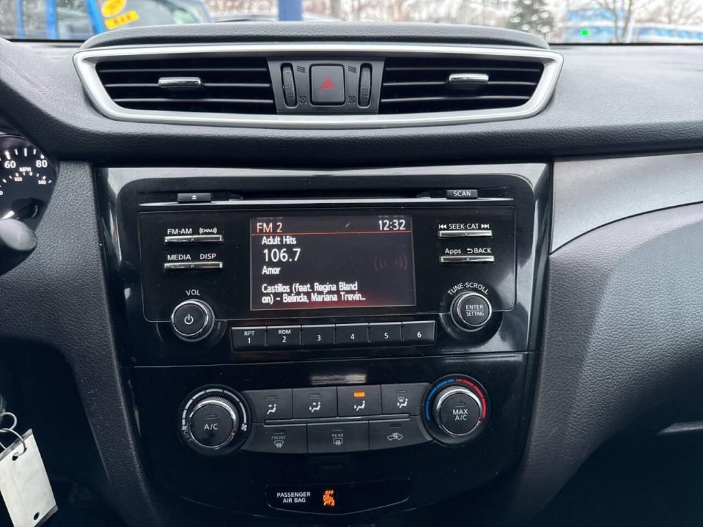 2016 Nissan Rogue Image 23