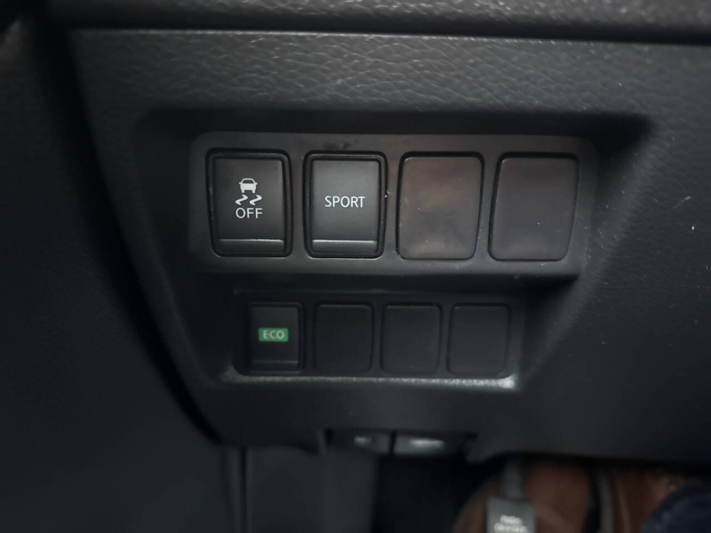 2016 Nissan Rogue Image 25