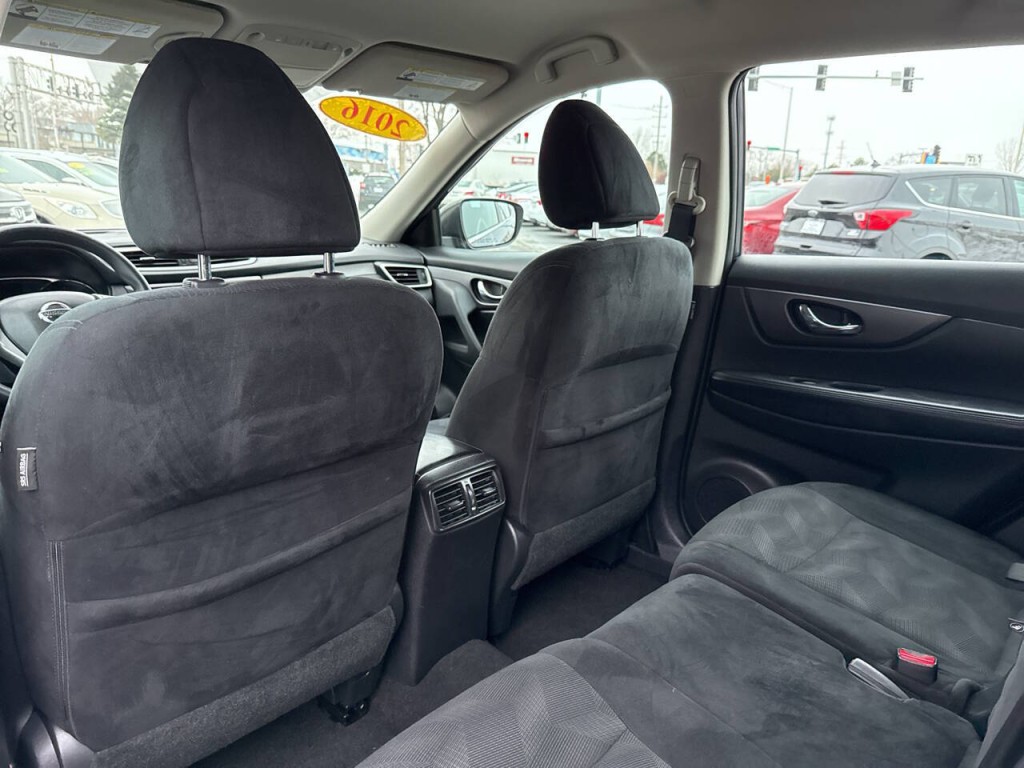 2016 Nissan Rogue Image 39