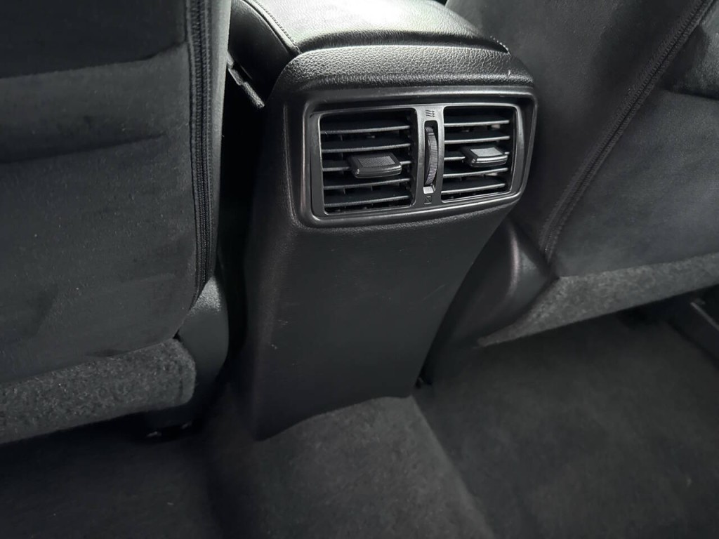 2016 Nissan Rogue Image 45