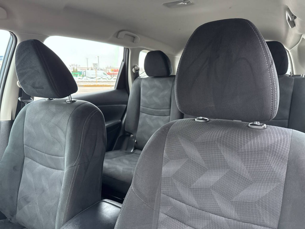 2016 Nissan Rogue Image 46