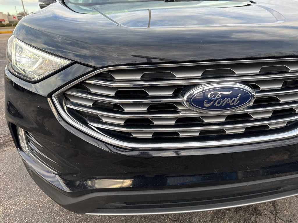 2019 Ford Edge Image 12