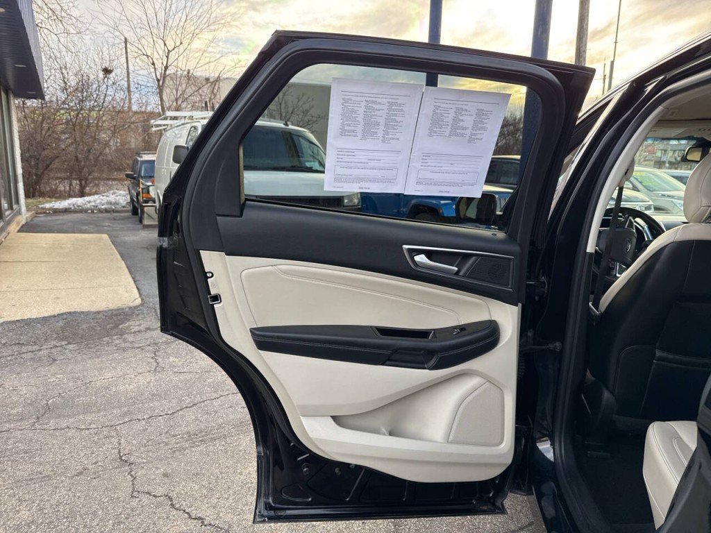 2019 Ford Edge Image 18