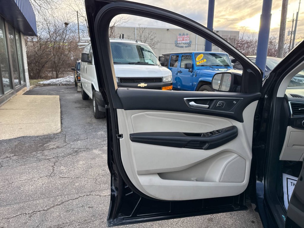 2019 Ford Edge Image 19