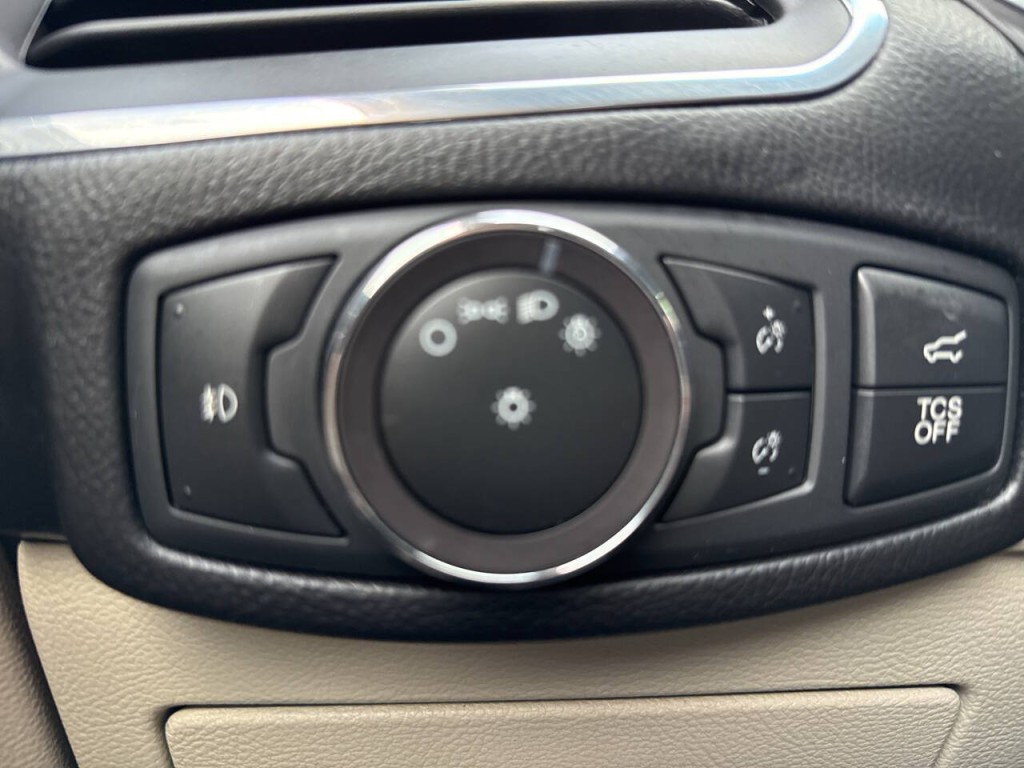 2019 Ford Edge Image 22