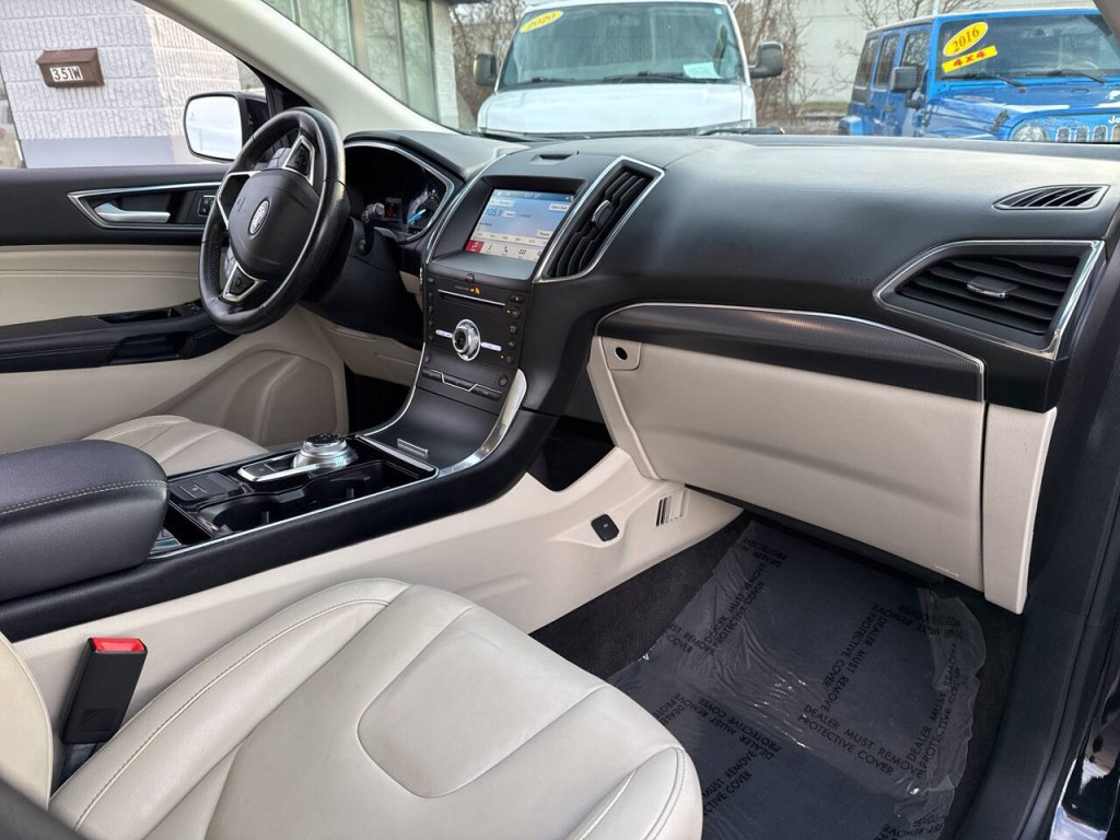 2019 Ford Edge Image 45