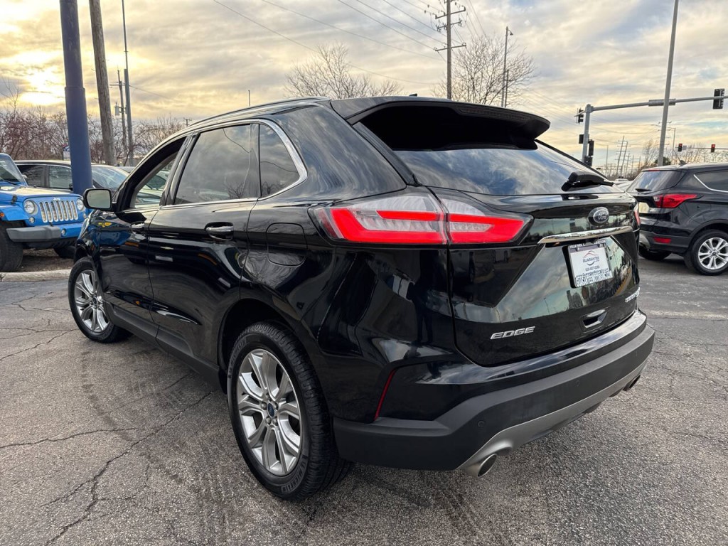 2019 Ford Edge Image 8