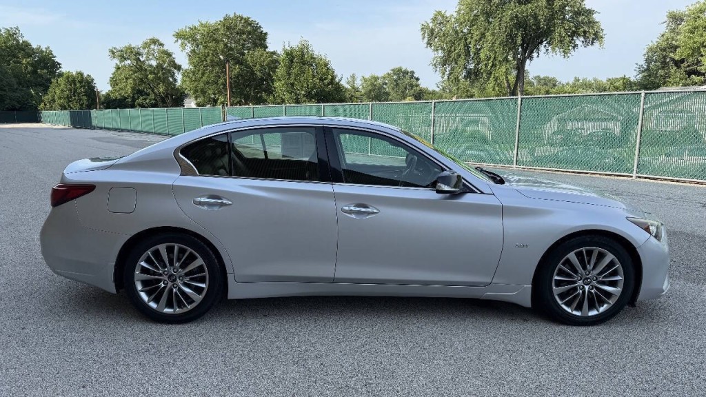 2018 INFINITI Q50 Image 9
