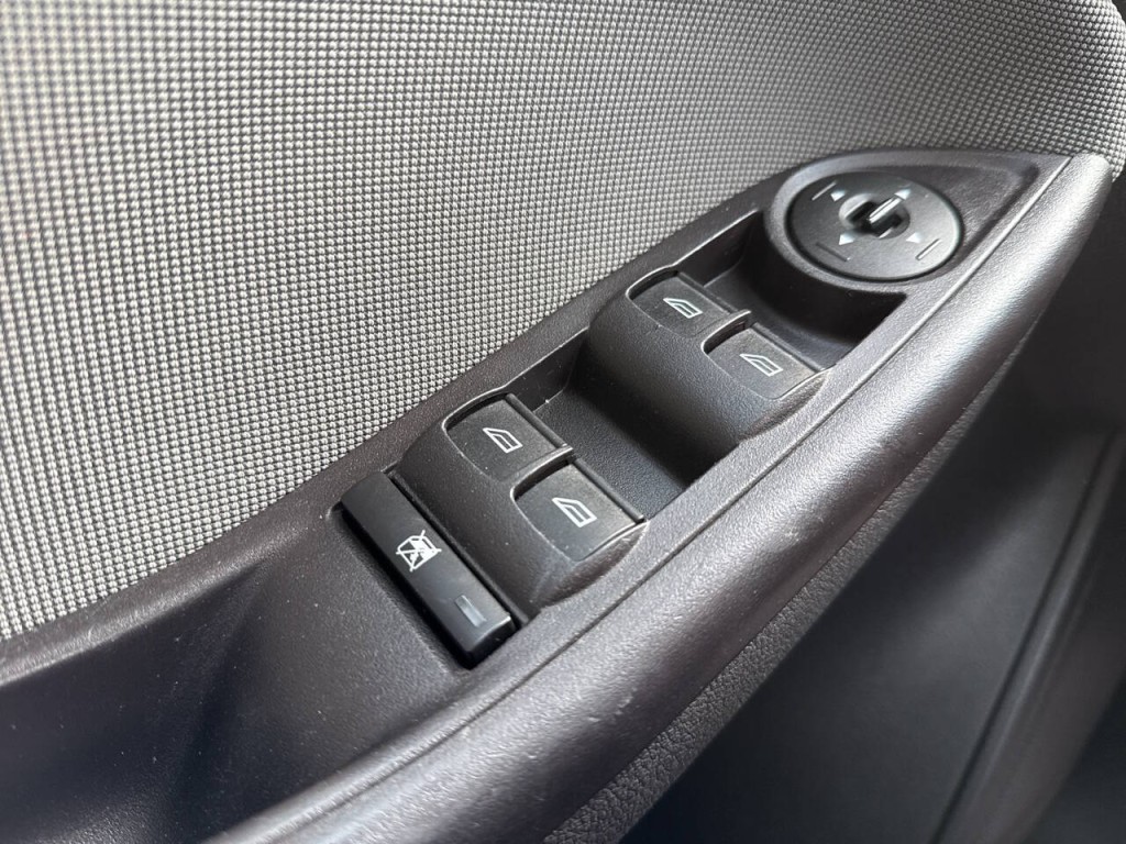 2014 Ford Focus Image 17