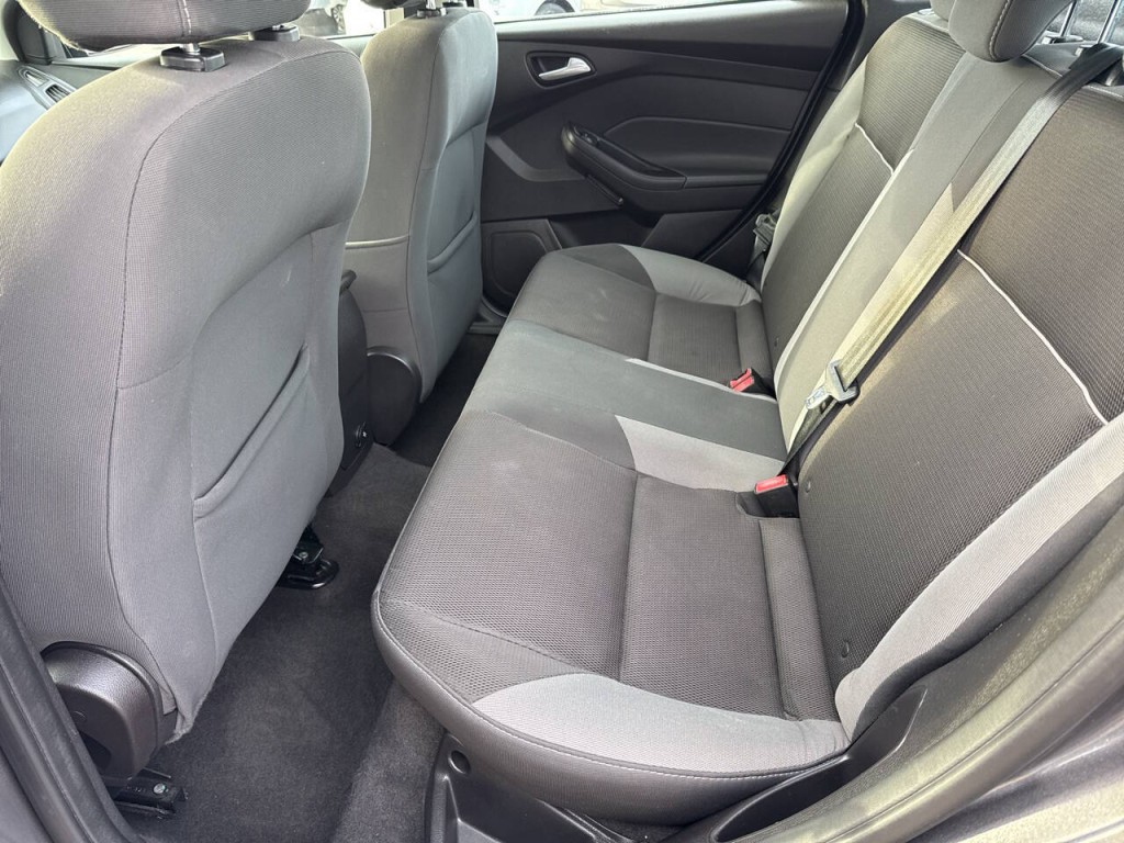 2014 Ford Focus Image 38