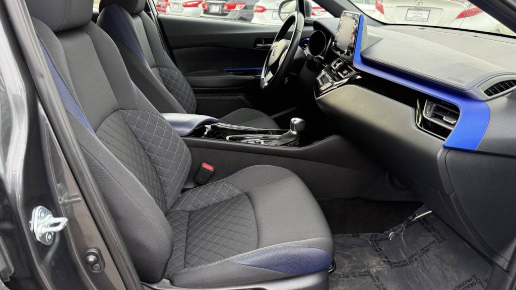 2021 Toyota C-HR Image 17