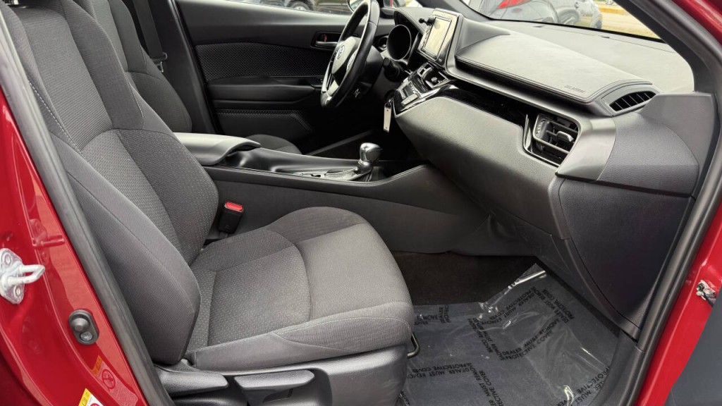 2018 Toyota C-HR Image 16