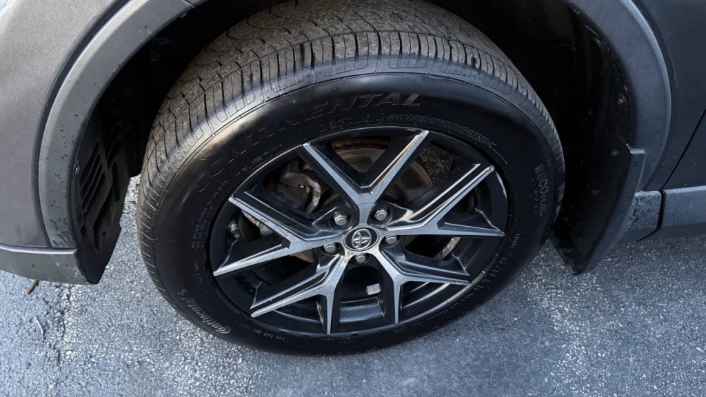 2018 Toyota Rav4 Image 24