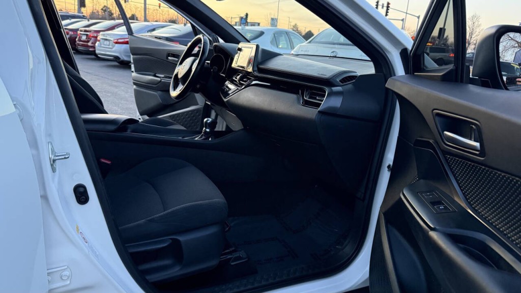 2018 Toyota C-HR Image 16