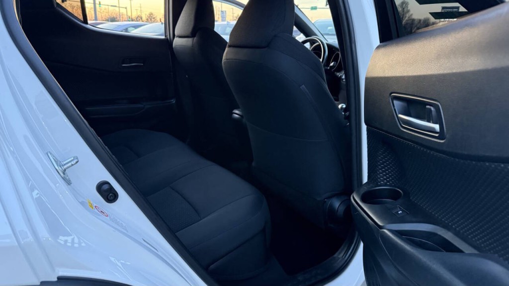 2018 Toyota C-HR Image 17