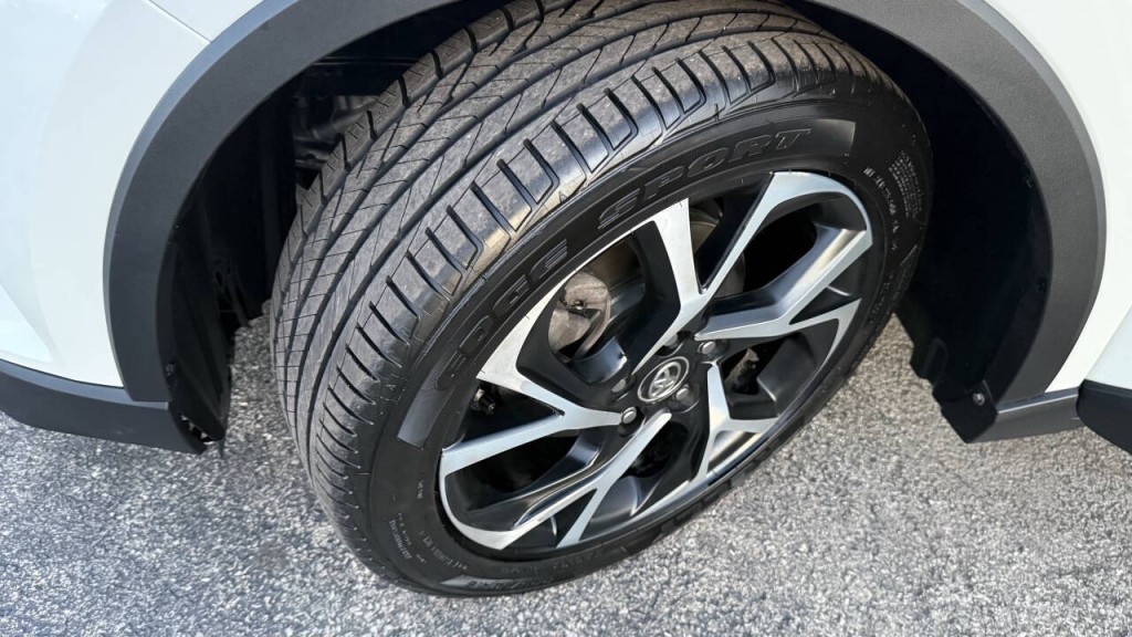 2018 Toyota C-HR Image 18