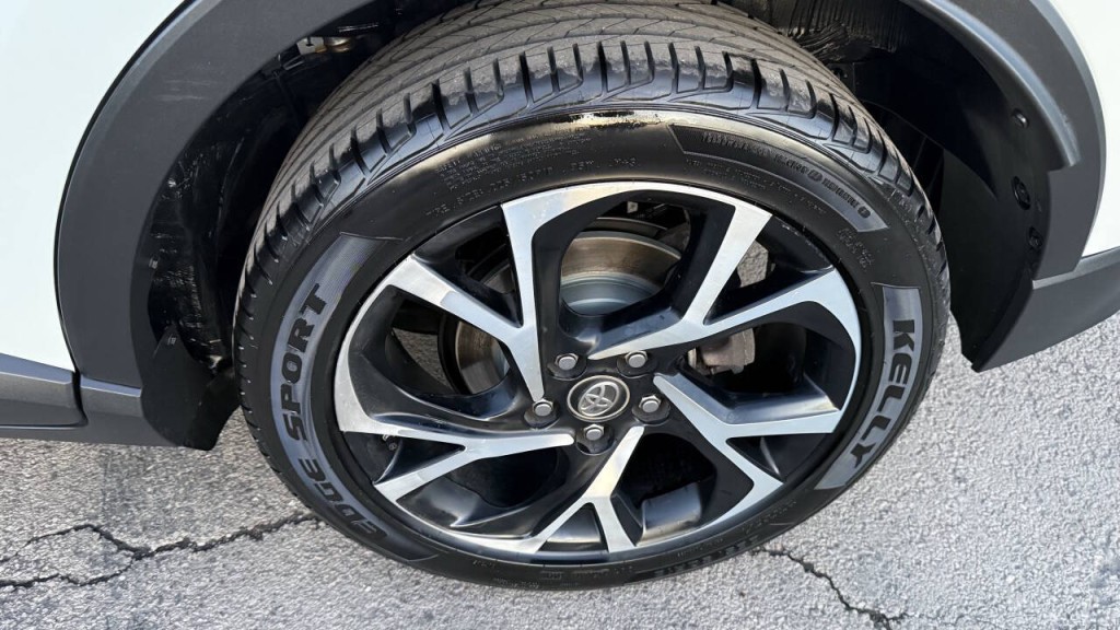 2018 Toyota C-HR Image 19