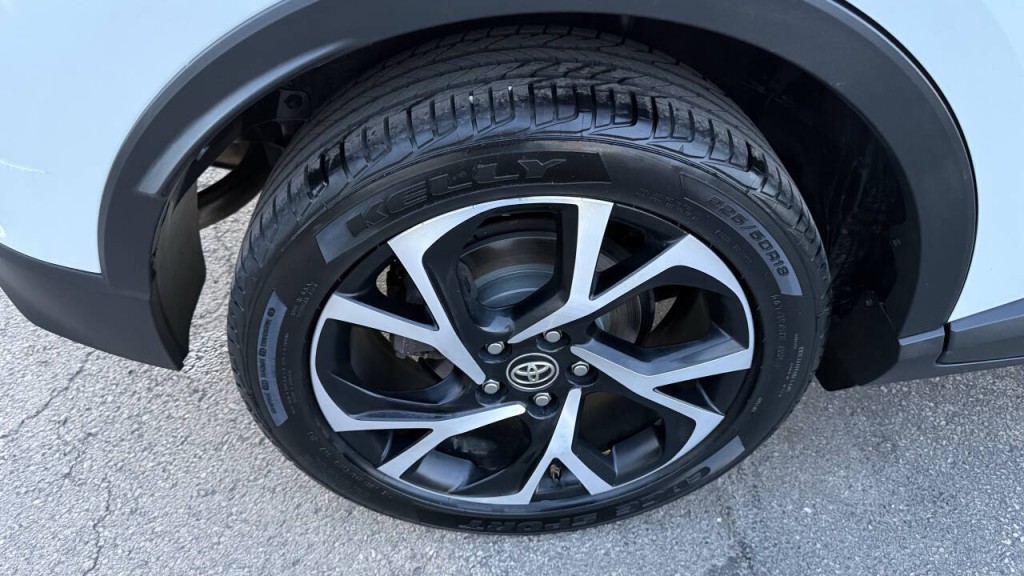 2018 Toyota C-HR Image 20