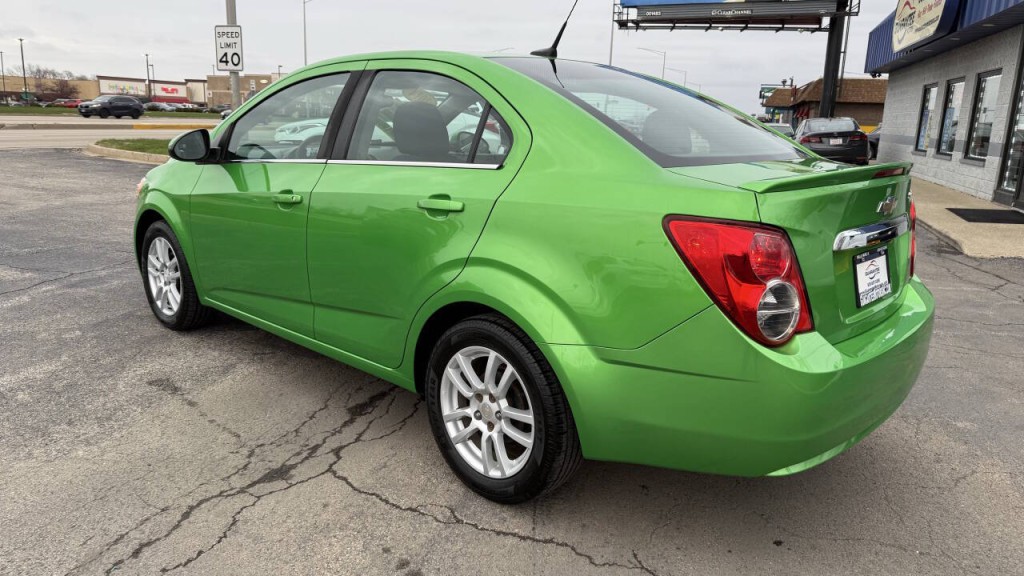 2014 Chevrolet Sonic Image 2